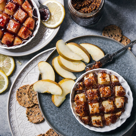 Sweet And Spicy Baked Camembert
